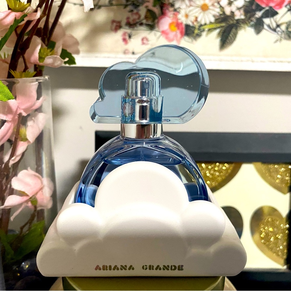 Ariana Grande Cloud Perfume